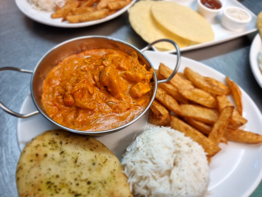 Authentic Thai curry with rice, chips and flatbread